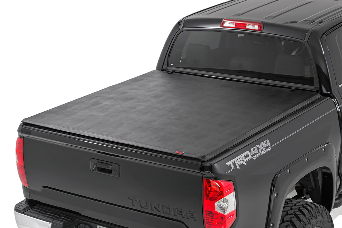 Weiche, dreifach faltbare Ladeflächenabdeckung | Mit und ohne Original-Schienen | 6'7 Zoll Ladefläche | Toyota Tundra (07–21)