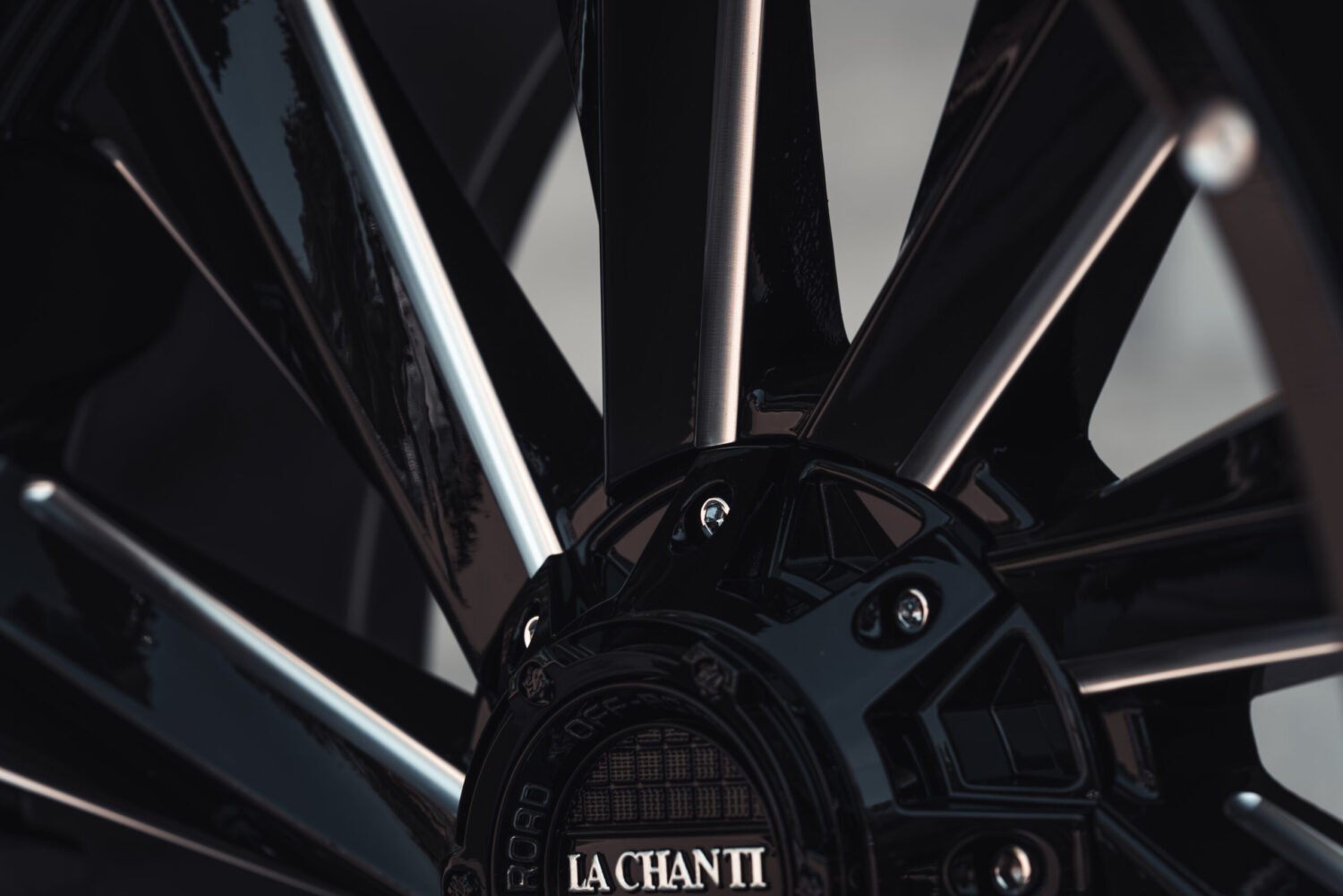 La Chanti OF10 | Glossy Black · 12J×22" · ET-44 | 6x139.7 — Bild 4