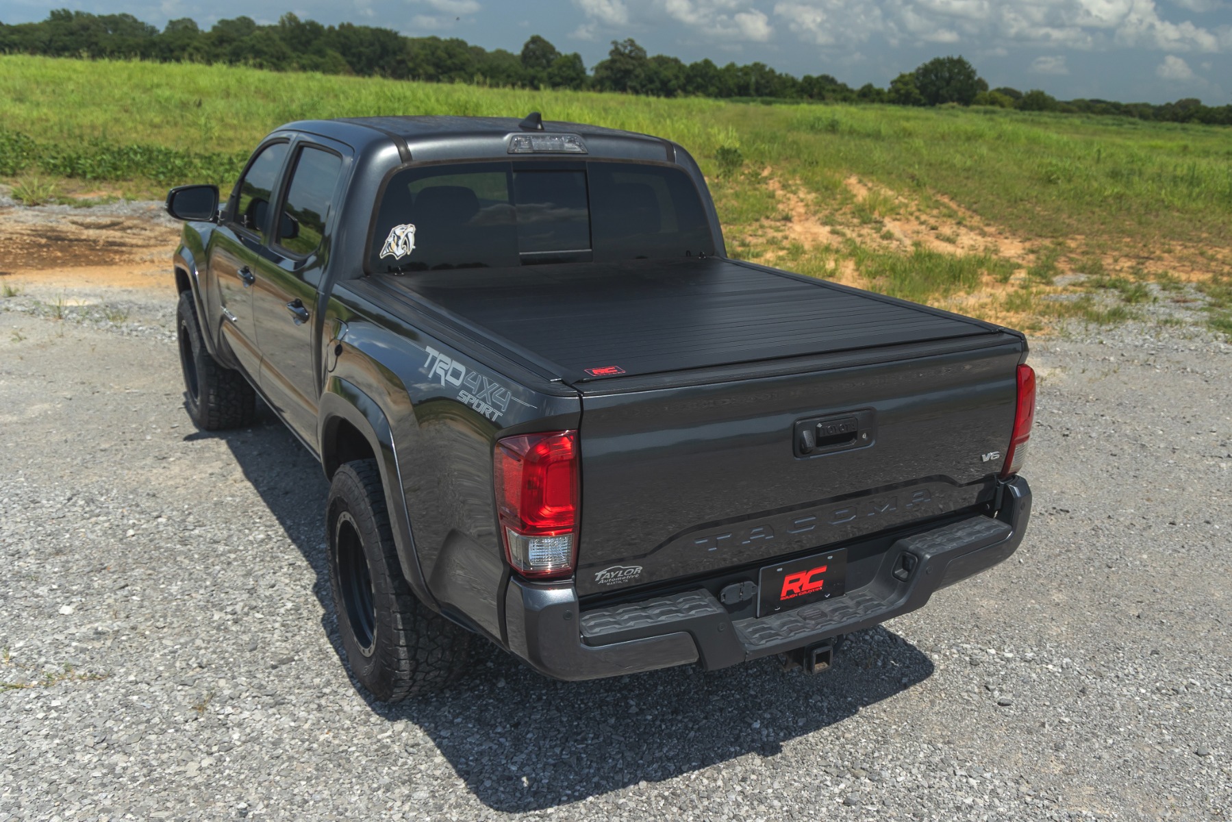 Feste, aufrollbare Ladeflächenabdeckung | 6' Ladefläche | Toyota Tacoma 2WD/4WD (2016–2023) — Bild 6