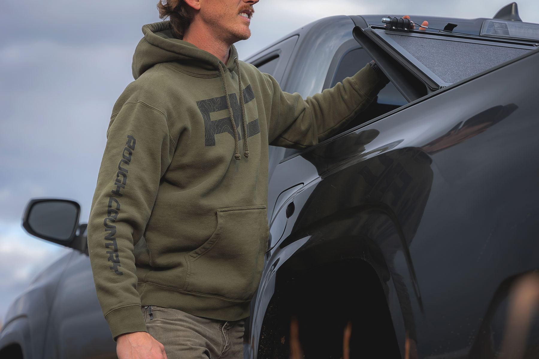 Rough Country Hoodie | RC Topographical Sleeve | Armeegrün | 3XL — Bild 2