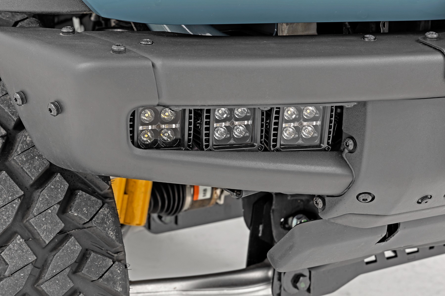 LED Light Kit | Fog Mount | Triple 2" Black Pair | Flood | Ford Bronco (21-26) — Bild 2