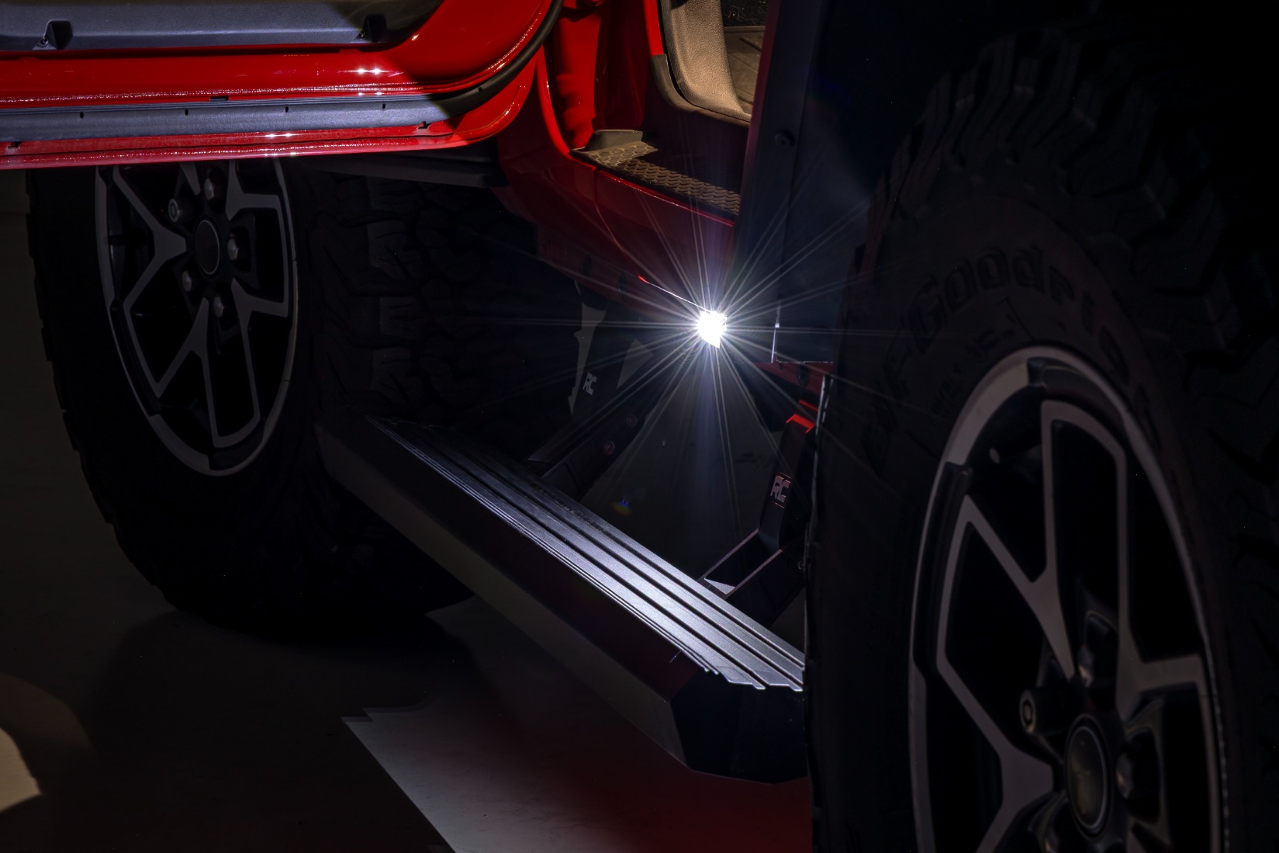 Elektrische Trittbretter | HT-Serie | 2-türig | Jeep Wrangler JL (2018–2026) — Bild 2