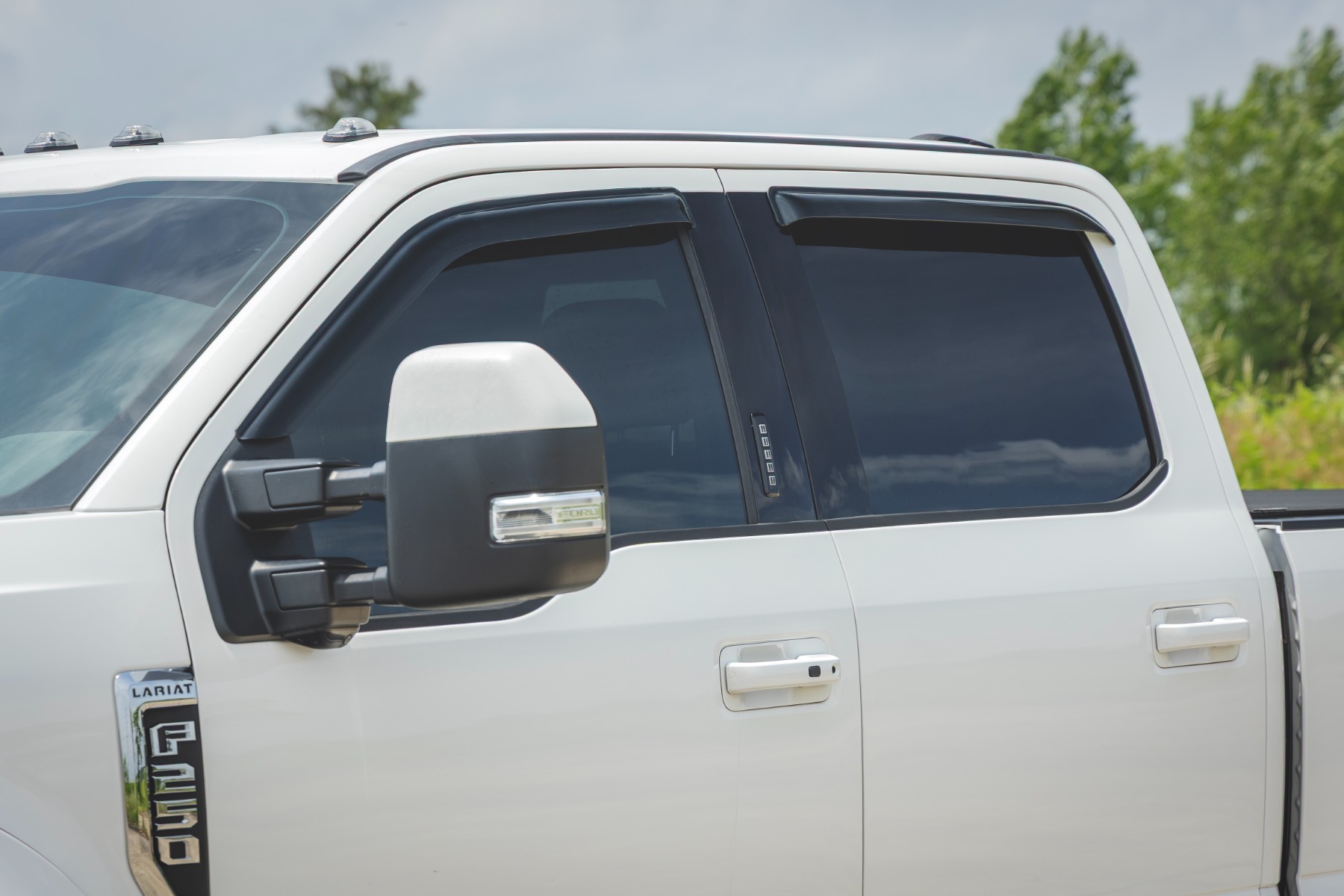Seitenfenster-Windabweiser | Aufklebbarer Regenschutz | Ford F-150/Lightning/F-250/F-350/Raptor (15–26) — Bild 6