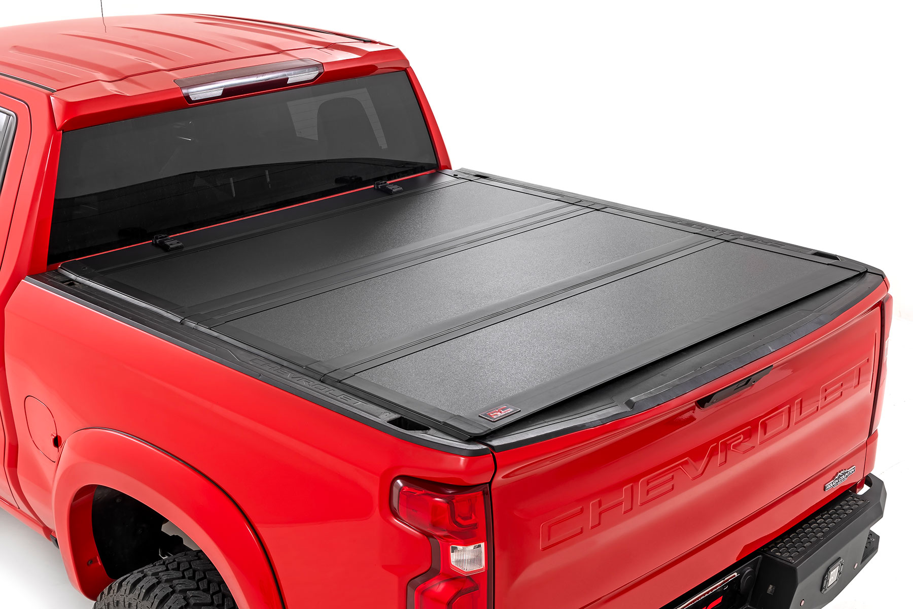 Stabile, dreifach faltbare, hochklappbare Ladeflächenabdeckung | 5'10 Zoll Ladefläche | Chevy/GMC Sierra 1500 (19–26)/Silverado 1500 (19–26)
