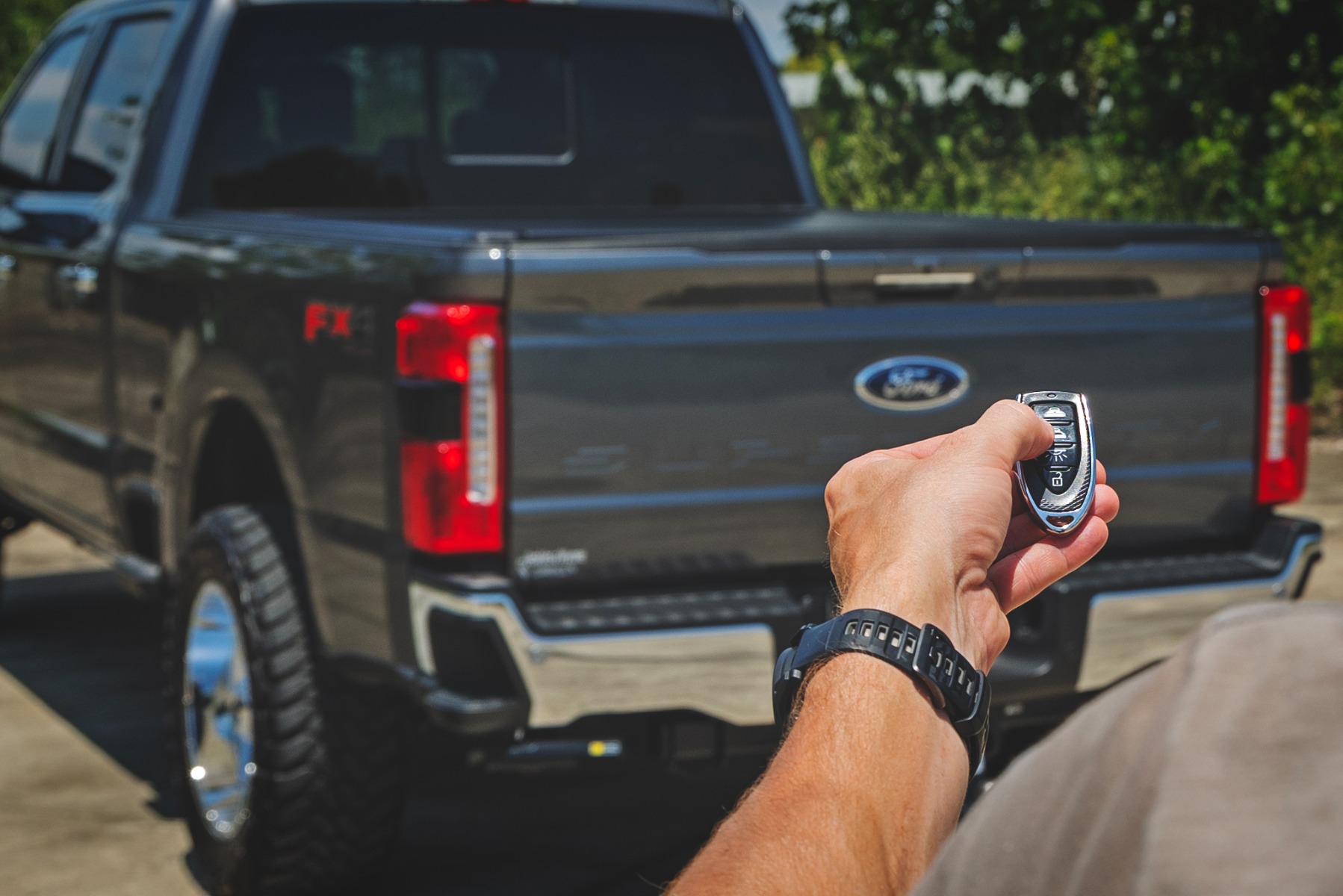 Elektrisch versenkbare Ladeflächenabdeckung | 6'10" Ladefläche | Ford F-250/F-350 Super Duty (17–26) — Bild 6
