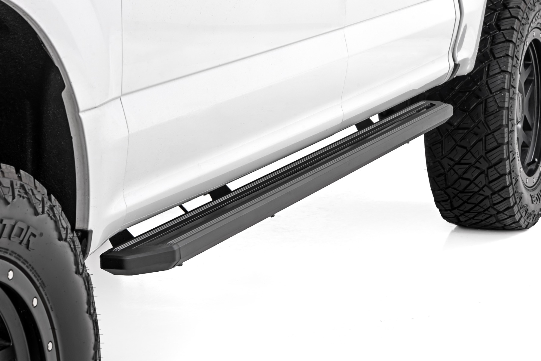 Mehrfarbige LED-Trittbretter | Crew Cab | Ford F-150/Lightning/F-250/F-350/Raptor (15–26) — Bild 4