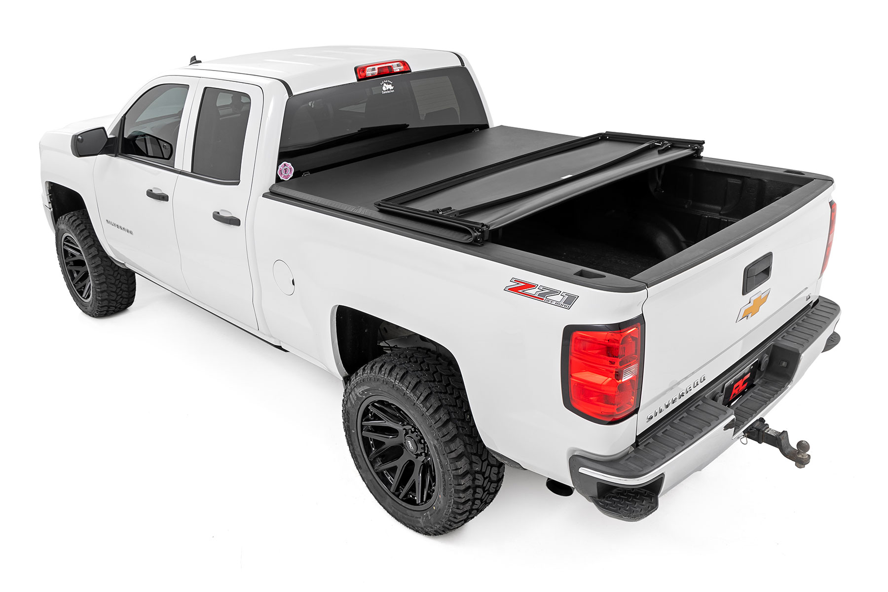 Weiche, dreifach faltbare Ladeflächenabdeckung | 6'7 Zoll Ladefläche | Chevy/GMC 1500/2500HD/3500HD (14–19 & Classic) — Bild 2