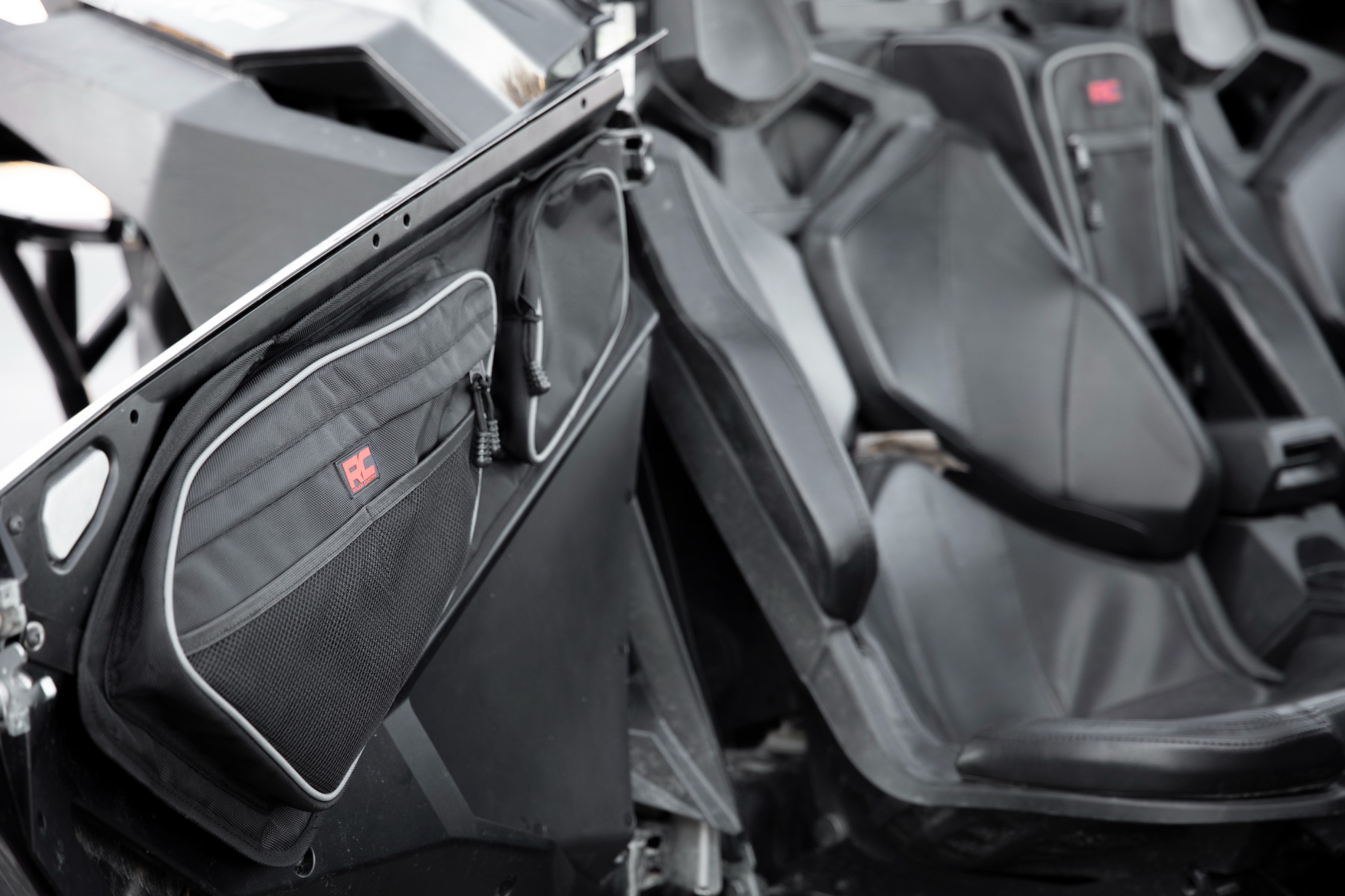 Aufbewahrungstasche für die Mitte der Schulter | Polaris RZR Pro R — Bild 4
