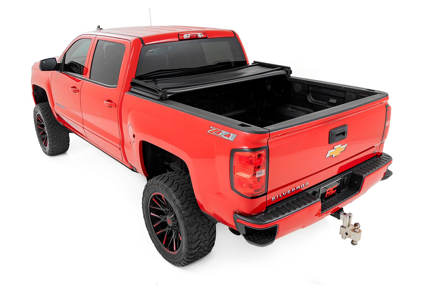 Weiche, dreifach faltbare Ladeflächenabdeckung | 5'9 Zoll Ladefläche | Chevy/GMC 1500 (14–18 & Classic) — Bild 4