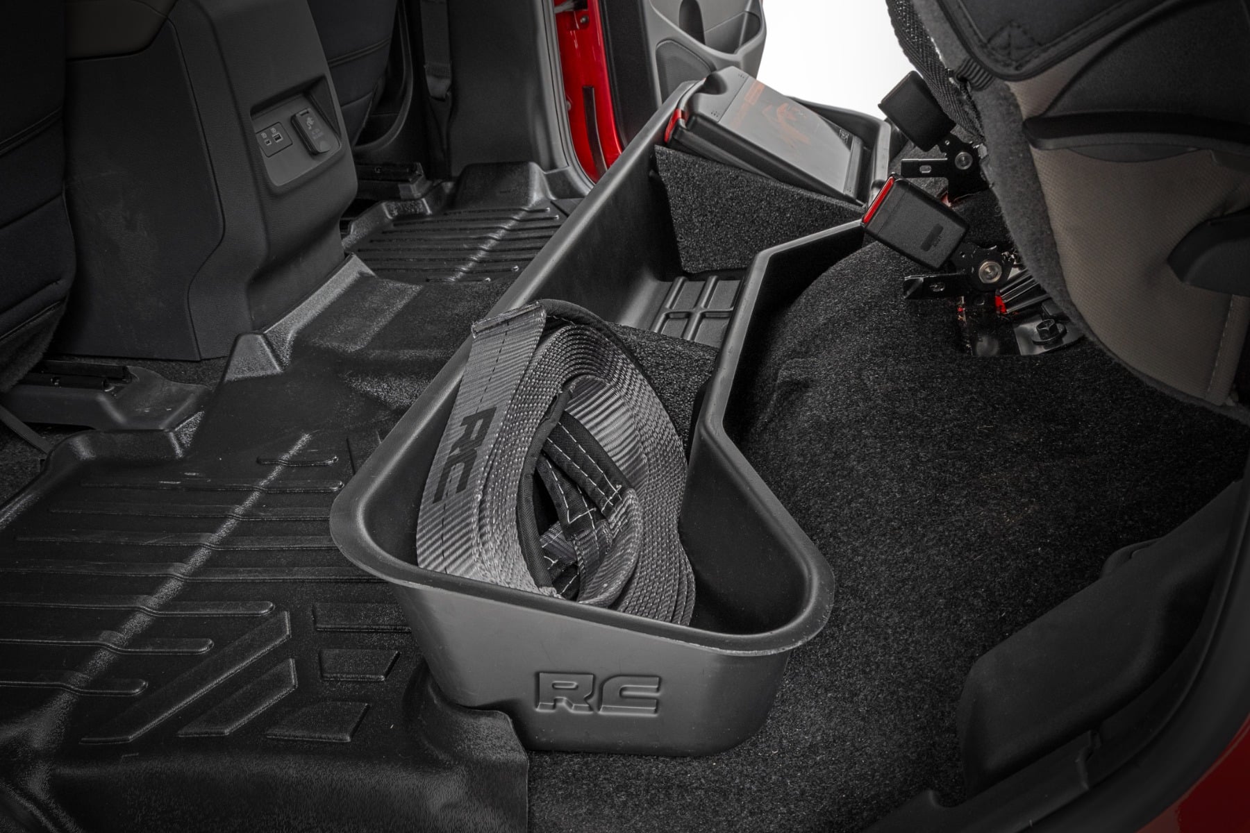 Stauraum unter dem Sitz | Crew Cab | Nissan Frontier 2WD/4WD (2005–2026) — Bild 2