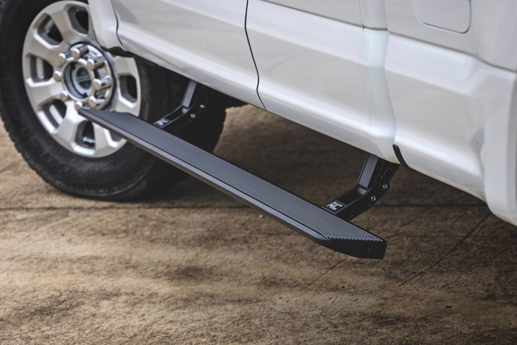 Power Running Boards | HT-Series | Super Cab | Ford F-150/Lightning/F-250/F-350/Raptor (15-26) — Bild 6