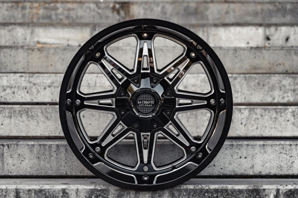 La Chanti OF9 | Glossy Black Milled · 12J×22" · ET-24 | 5x127 / 5x139.7