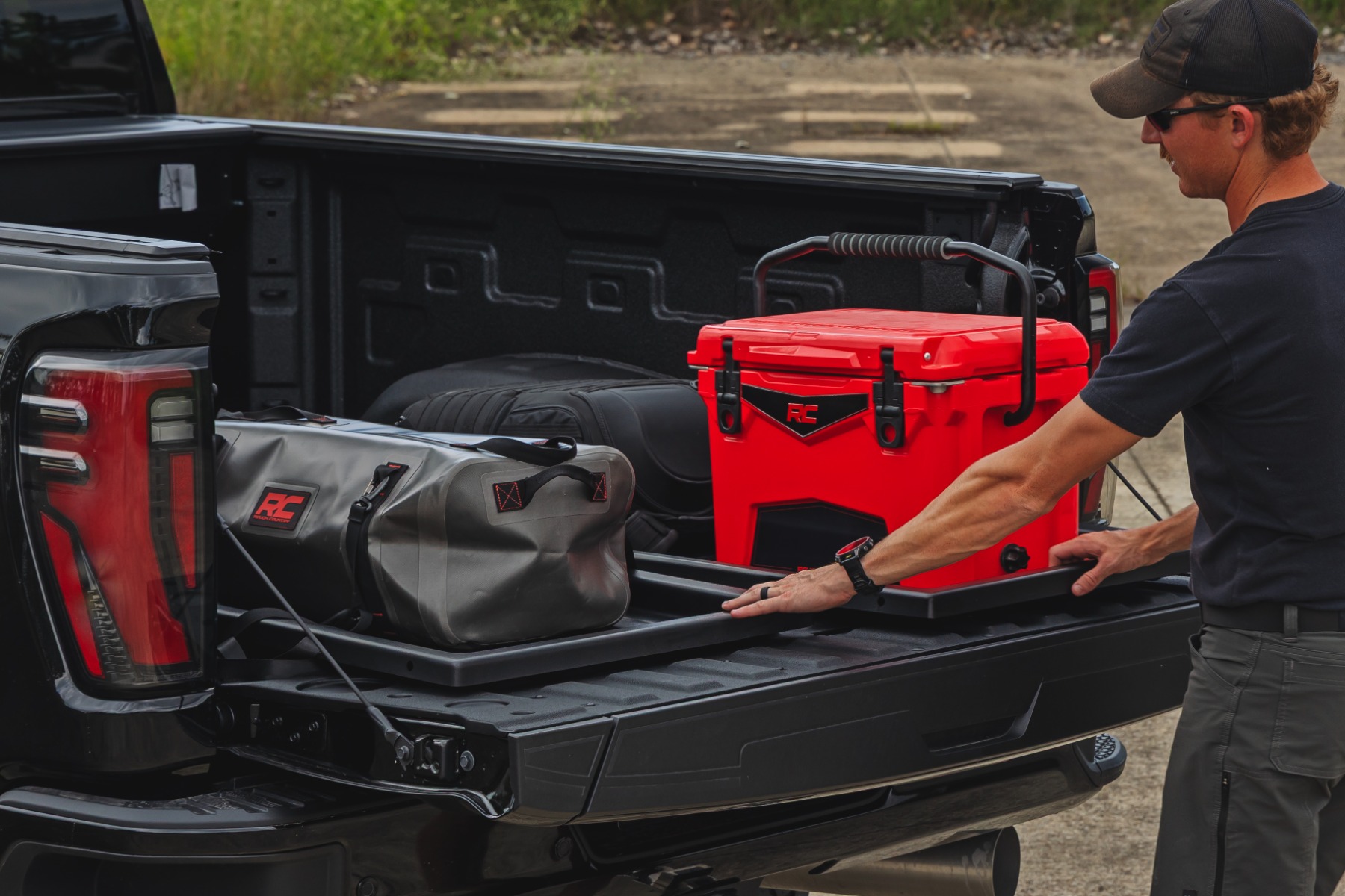 Manual Retractable Bed Cover | 6'9" Bed | Chevy/GMC 2500HD/3500HD (20-26) — Bild 9
