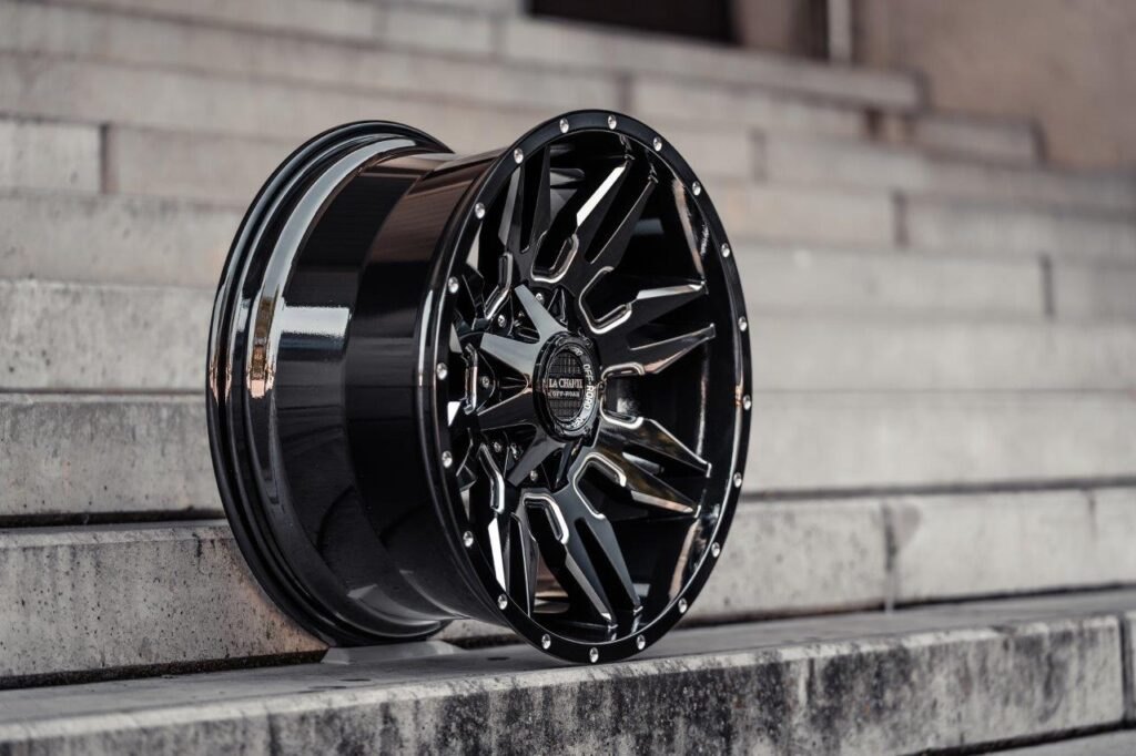 La Chanti OF5 | Glossy Black Milled · 10J×20" · ET0 | 5x127 / 5x139.7 — Bild 2
