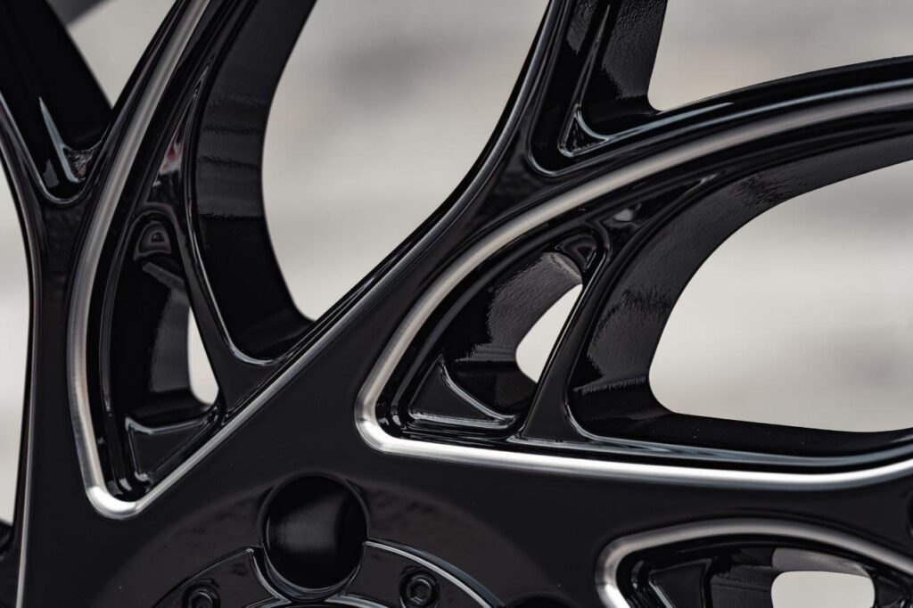La Chanti OF20 | Glossy Black Milled · 10J×22" · ET12 | 8x170 — Bild 4