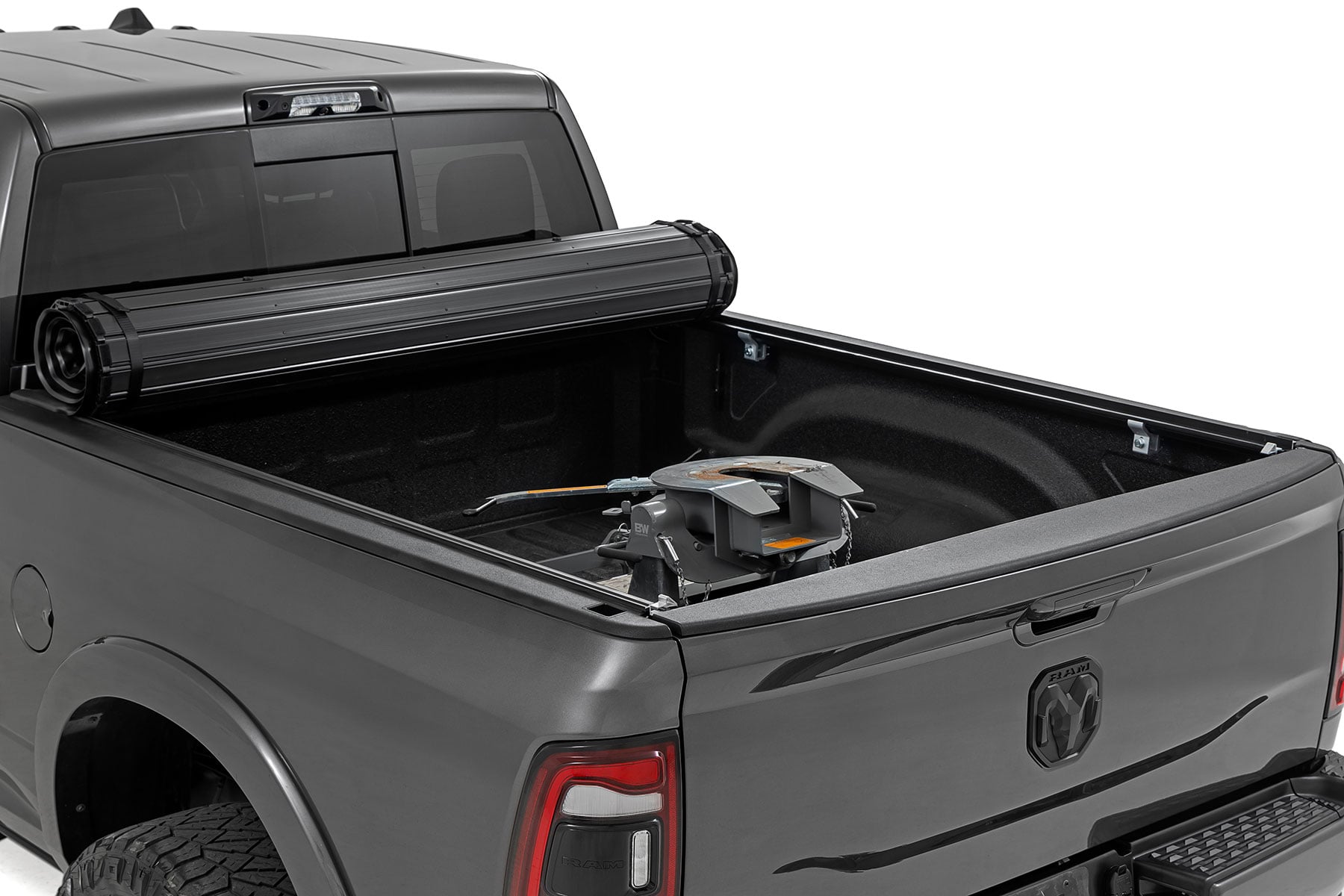Feste, aufrollbare Ladeflächenabdeckung | 6'4 Zoll Ladefläche | RAM 1500 (09–18)/2500 (09–26) — Bild 2