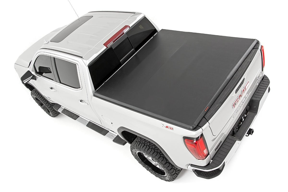 Weiche, dreifach faltbare Ladeflächenabdeckung | 6'7 Zoll Ladefläche | Chevy/GMC Sierra 1500 (19–26)/Silverado 1500 (19–26) — Bild 2