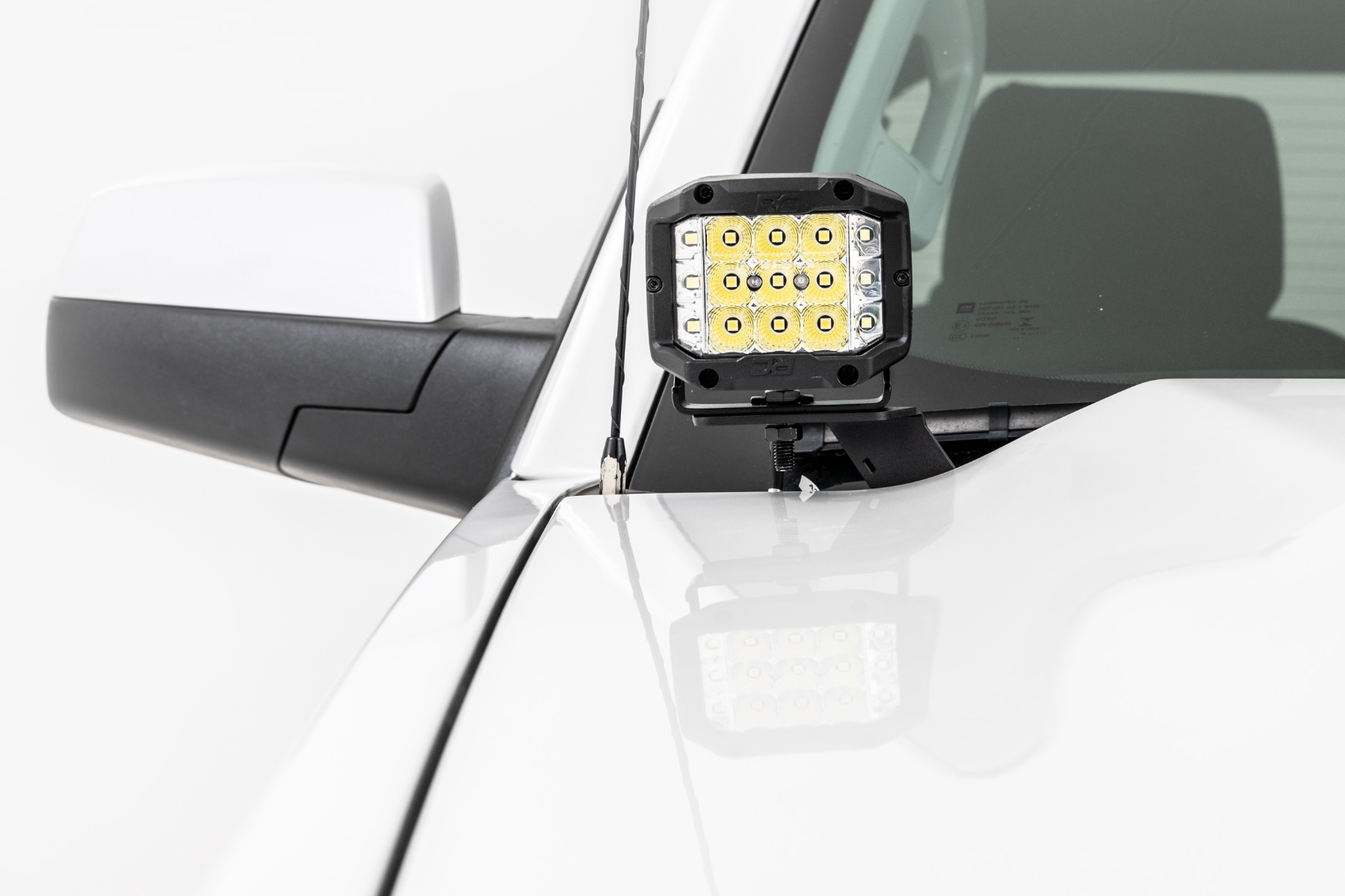 LED-Scheinwerfer-Set | 2 Zoll, schwarz, Paar | Gelbes Tagfahrlicht | Chevy/GMC 1500 (2014–2018 & Classic) — Bild 2