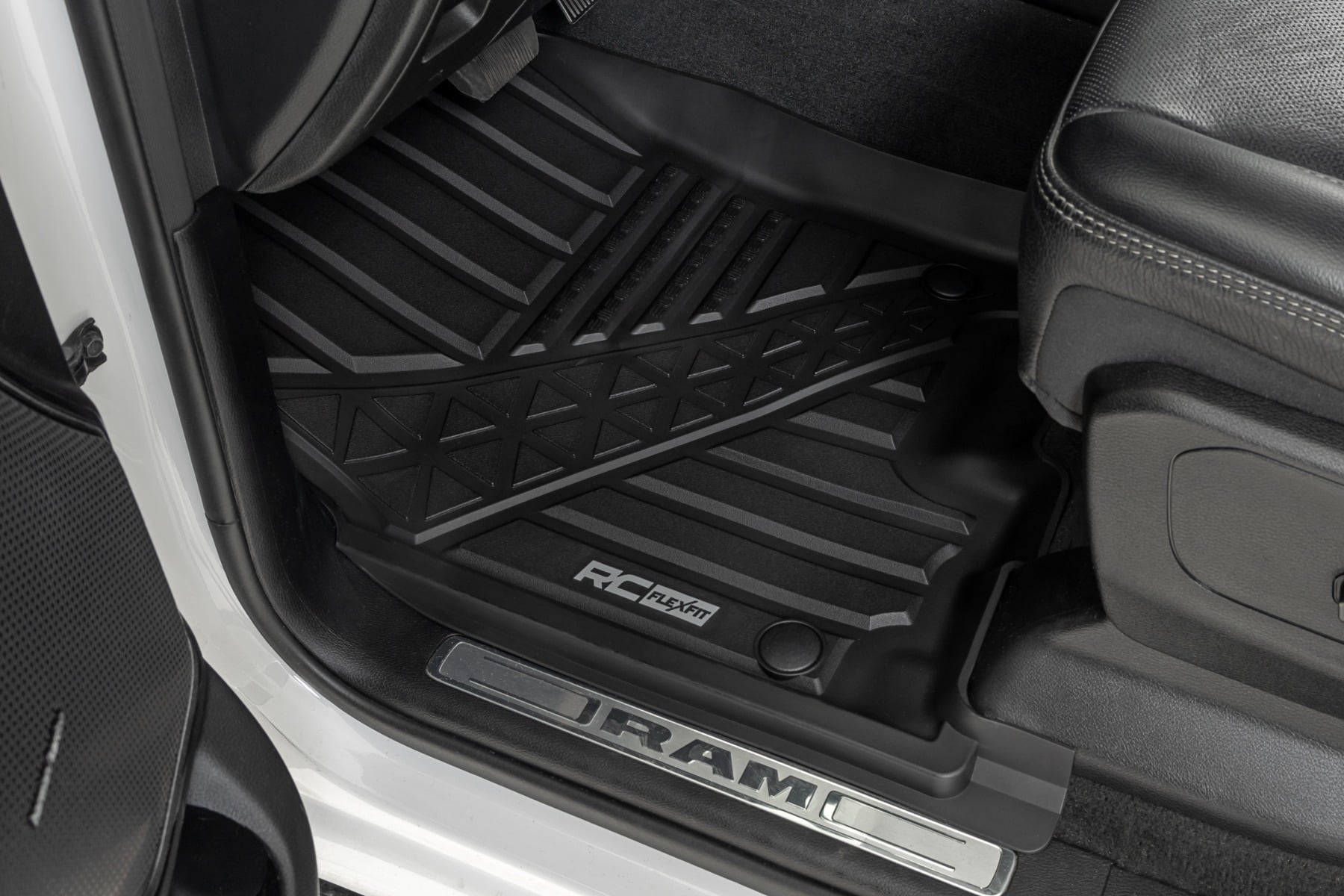 Flex-Fit-Fußmatten | Vorne | Crew | RAM 1500 (19–24)/1500 TRX (21–24) — Bild 2
