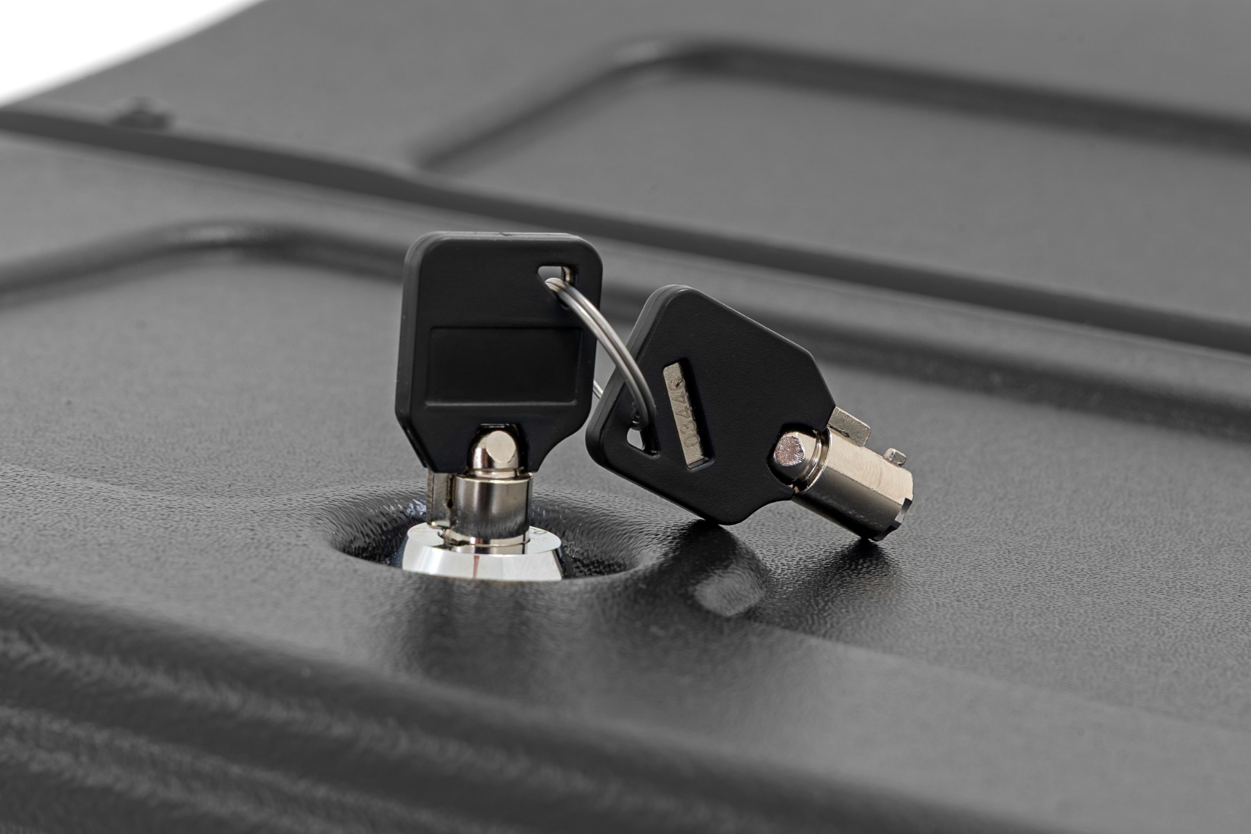 Stauraum unter dem Sitz mit abschließbarem Deckel | Ford F-150/F-250/F-350/Raptor (15–26) — Bild 5