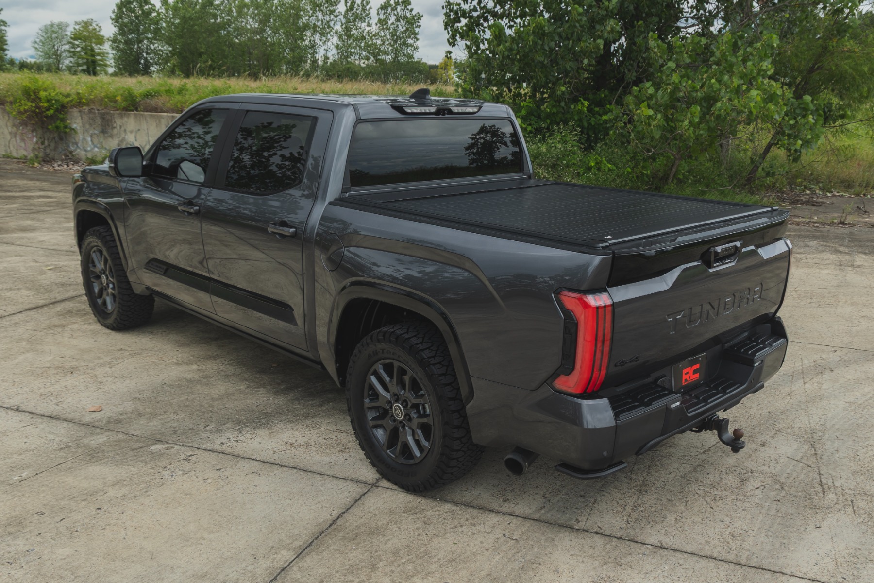 Manuell versenkbare Ladeflächenabdeckung | 5'7" Ladefläche | Toyota Tundra 2WD/4WD (2022–2026) — Bild 12