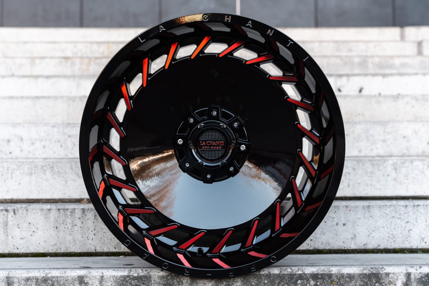 La Chanti OF15 | Glossy Black / RED Spockes · 12J×22" · ET-25 | 6x135 / 6x139.7 — Bild 1