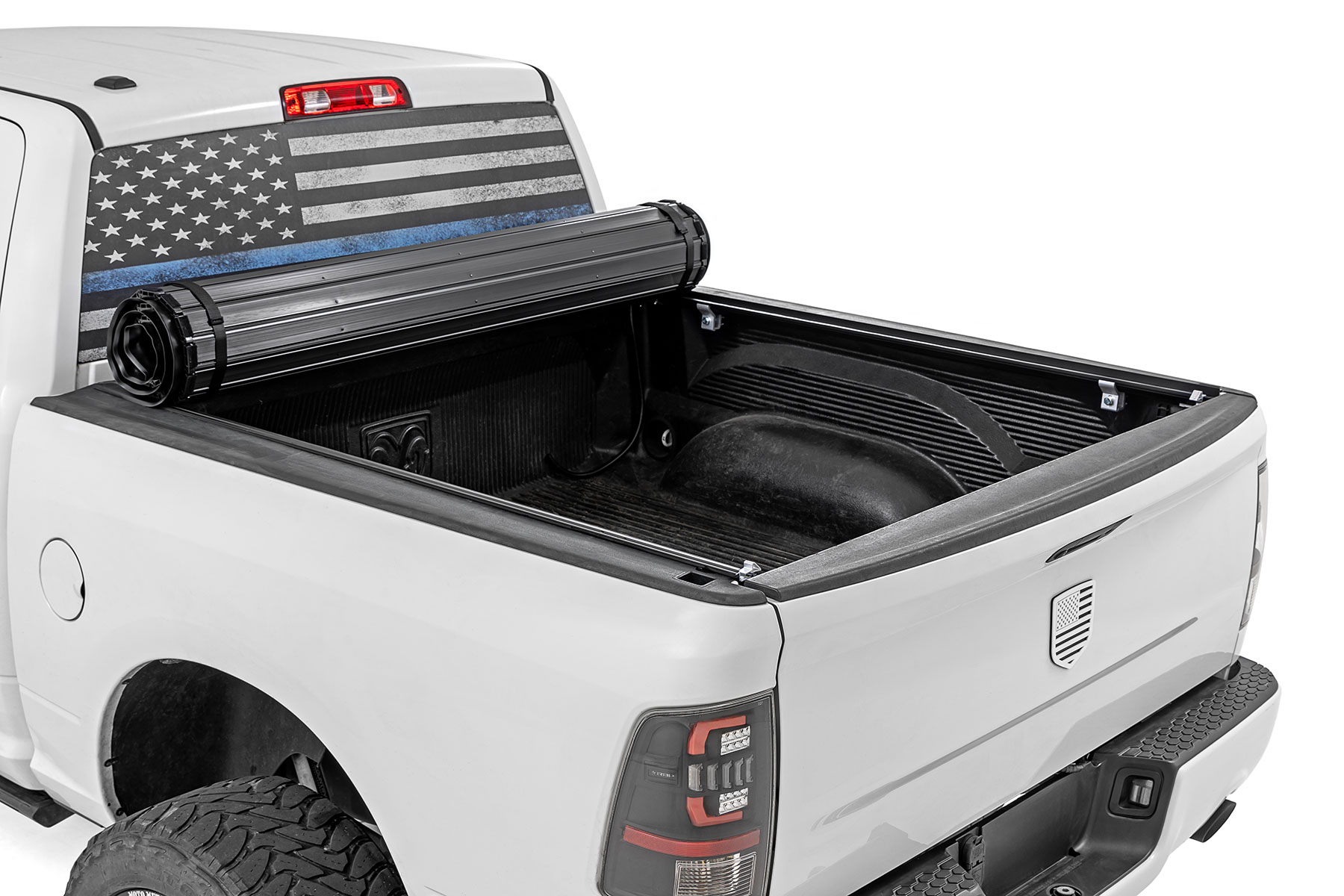 Feste, aufrollbare Ladeflächenabdeckung | 5'7 Zoll Ladefläche | RAM 1500 (09–18)/2500 (09–26) — Bild 2