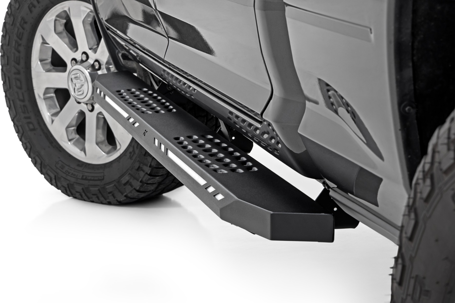 AC2 Trittbretter | Bernstein/Weiß | Crew Cab | RAM 1500 (19–26)/1500 TRX (21–24) — Bild 3
