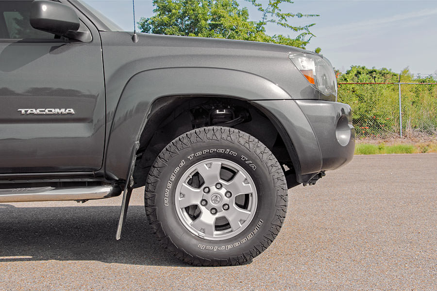 2-Zoll-Leveling Kit | Aluminium | Rot | Toyota Tacoma 2WD/4WD (2005–2023) — Bild 4