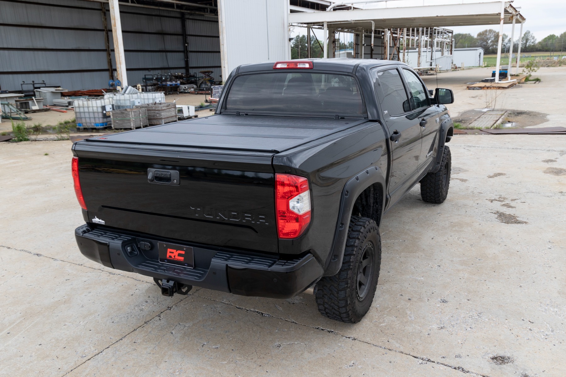Feste, flache Ladeflächenabdeckung | 5'7 Zoll Ladefläche | Toyota Tundra 2WD/4WD (2007–2021) — Bild 6