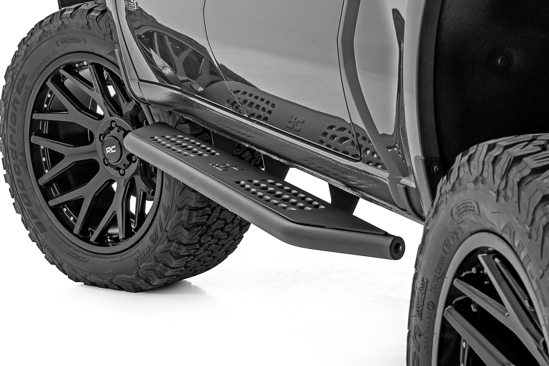 OV2 Trittbretter | Seitliche Trittstufen | Doppelkabine | Chevy/GMC 1500/2500HD (19–26)