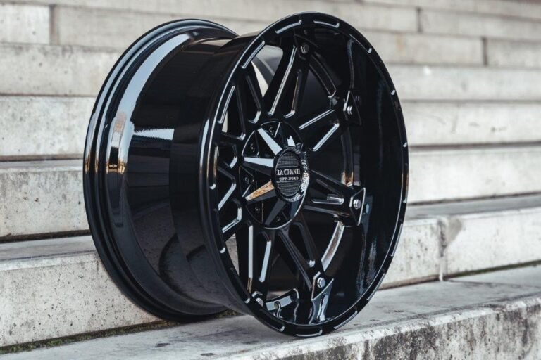 La Chanti OF1 | Glossy Black · 10J×20" · ET-12 | 6x135 / 6x139.7 — Bild 2