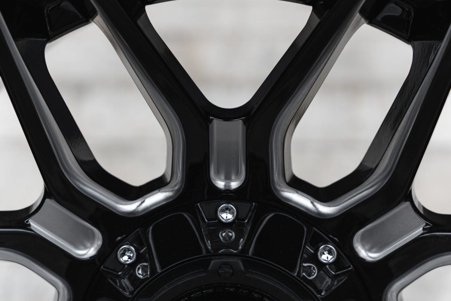 La Chanti OF13 | Glossy Black Milled · 12J×20" · ET-44 | 5x127 / 5x139.7 — Bild 6