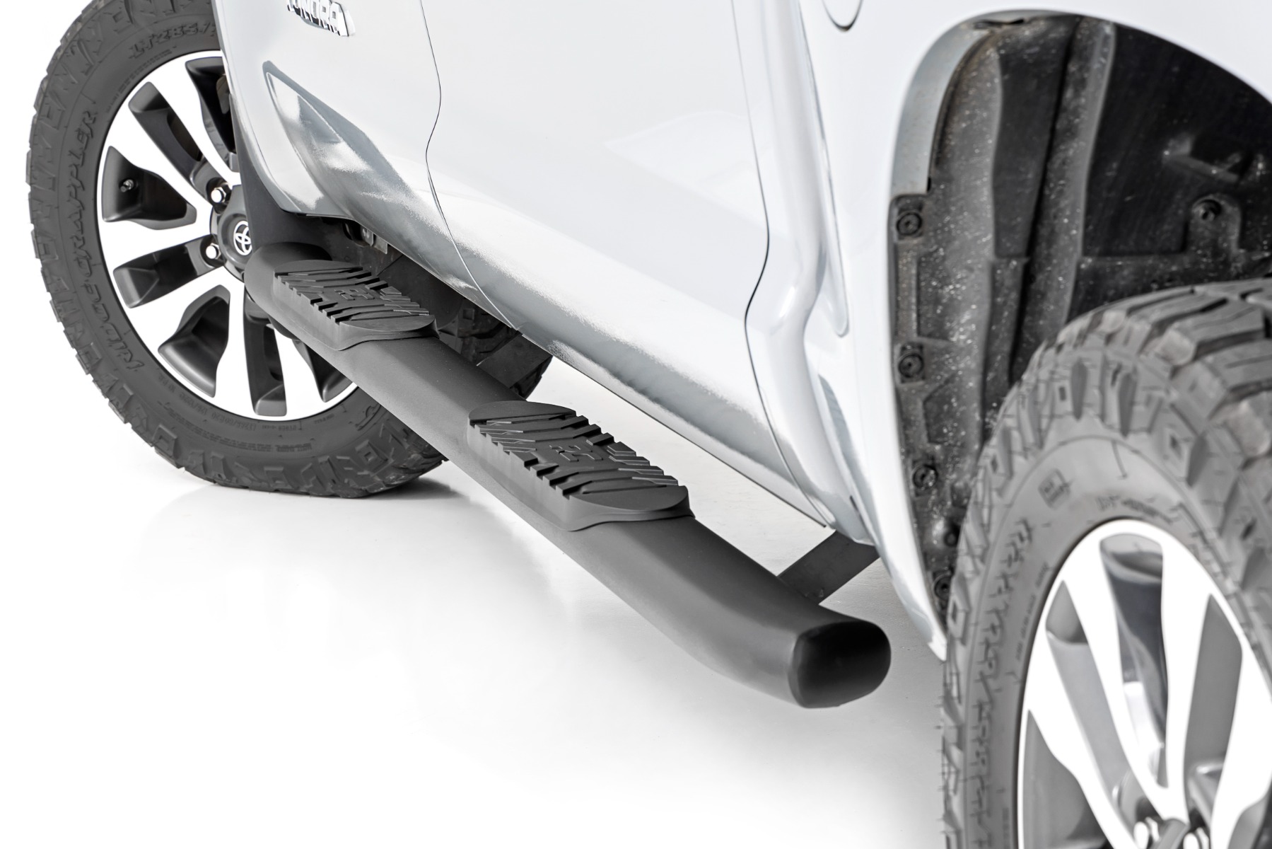 Ovale Nerf-Trittstufe | Doppelkabine | Schwarz | Toyota Tundra 2WD/4WD (2007–2021)