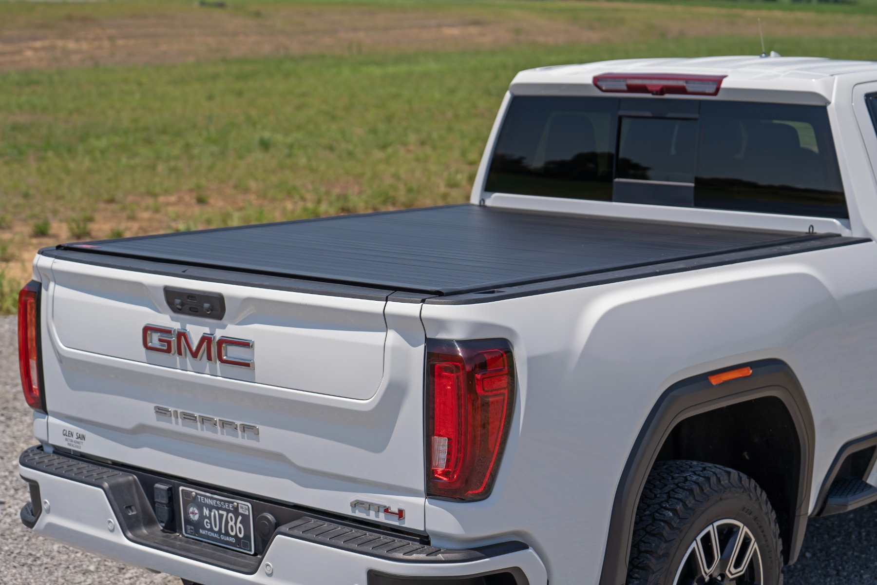 Feste Roll-up-Ladeflächenabdeckung | 6'9 Zoll Ladefläche | Chevy/GMC Silverado/Sierra 2500HD/3500HD (20–26) — Bild 5