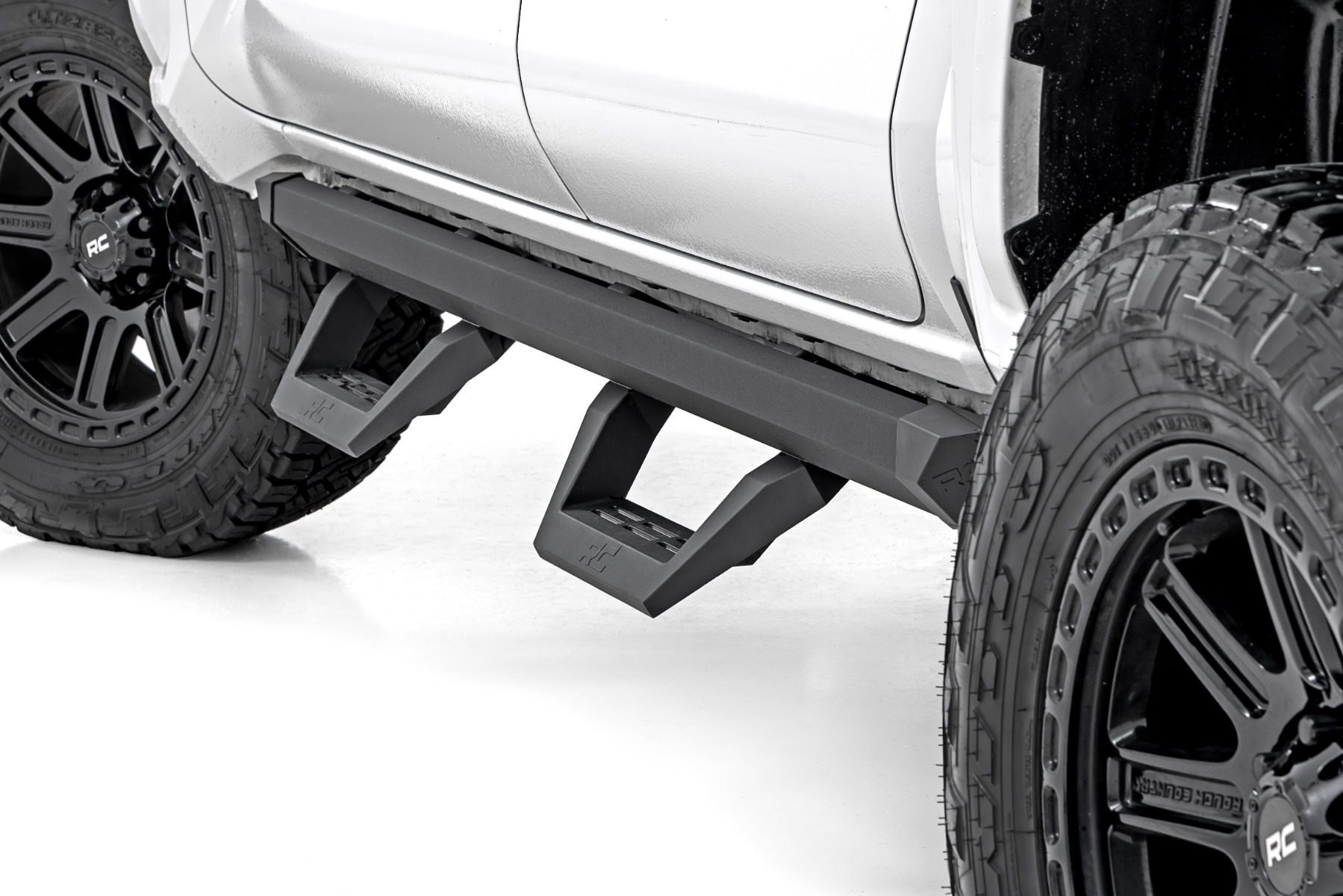 SRX2 verstellbare Aluminium-Trittstufen | Doppelkabine | Toyota Tacoma 2WD/4WD (24–26)
