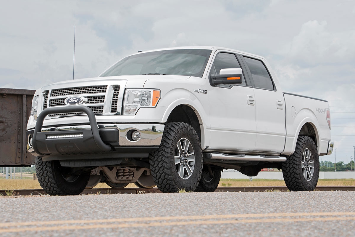 3-Zoll-Lift Kit | M1-Federbeine | Ford F-150 4WD (2009–2013) | Rote Ausführung — Bild 2