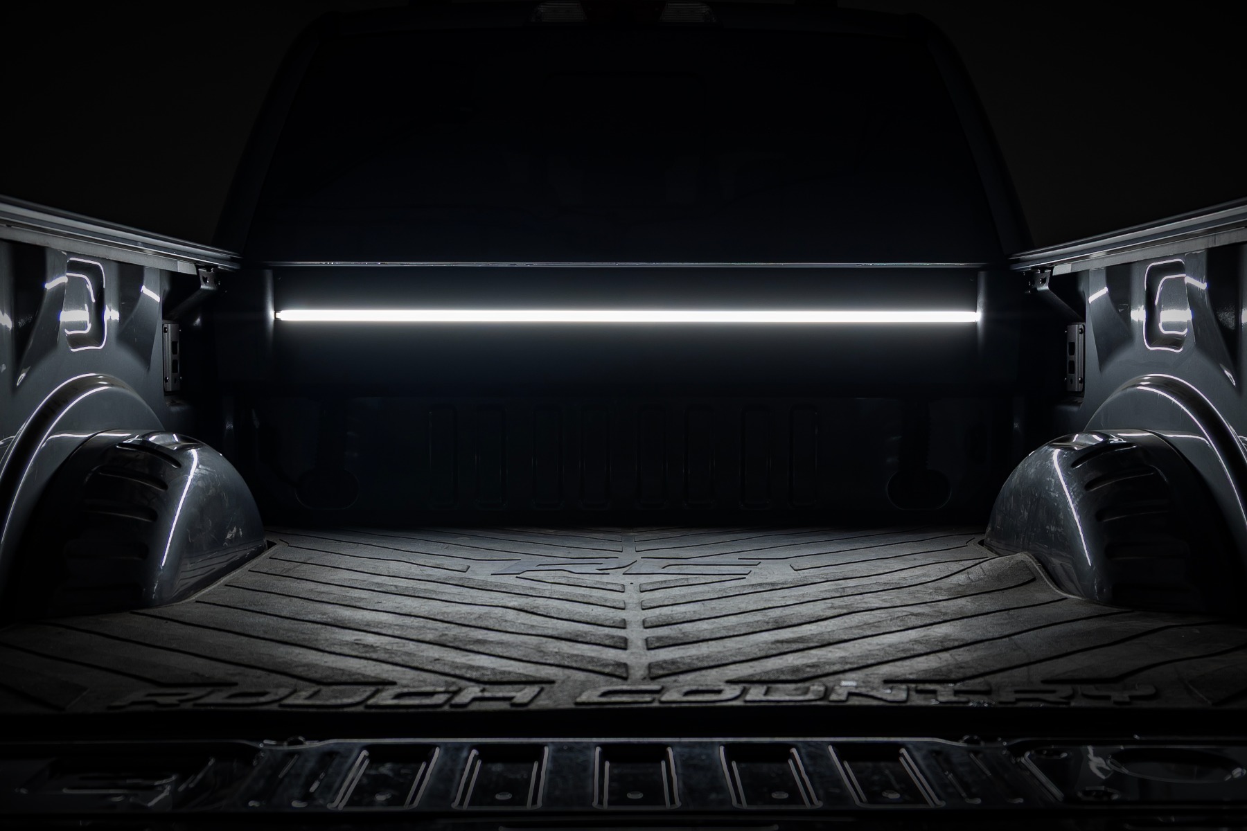 Elektrisch versenkbare Ladeflächenabdeckung | 6'10" Ladefläche | Ford F-250/F-350 Super Duty (17–26) — Bild 4