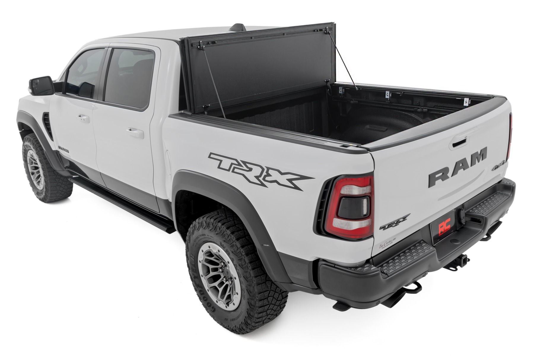 Stabile, dreifach faltbare, hochklappbare Ladeflächenabdeckung | 5'7 Zoll Ladefläche | RAM 1500 (19–26)/1500 TRX (21–24) — Bild 6