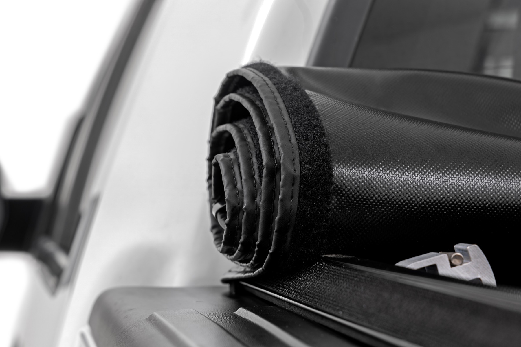 Weiche, aufrollbare Ladeflächenabdeckung | 5'7 Zoll Ladefläche | Ford F-150 2WD/4WD (2004–2014) — Bild 6