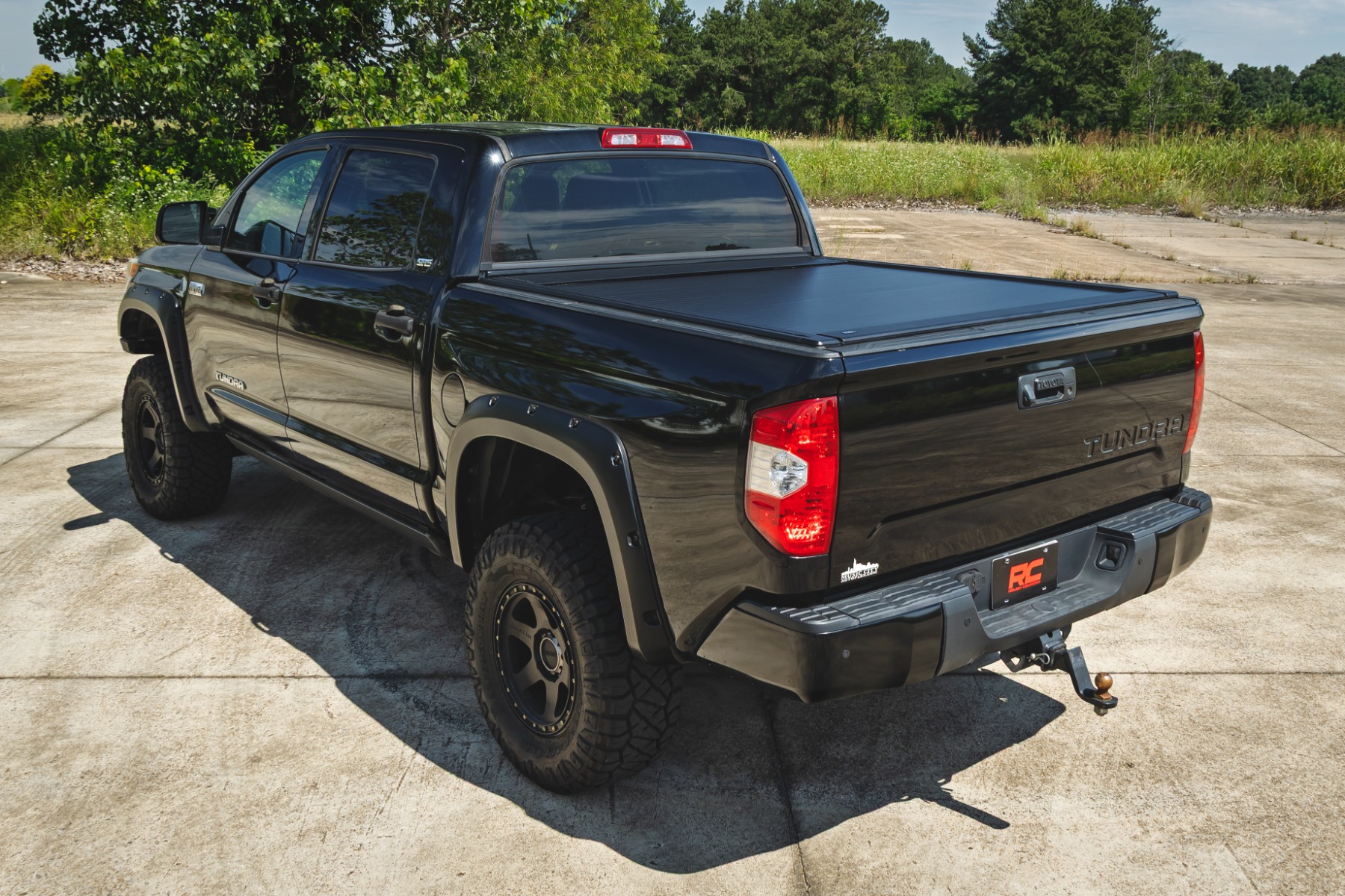 Manuell versenkbare Ladeflächenabdeckung | 5'7" Ladefläche | Toyota Tundra 2WD/4WD (2007–2021) — Bild 4
