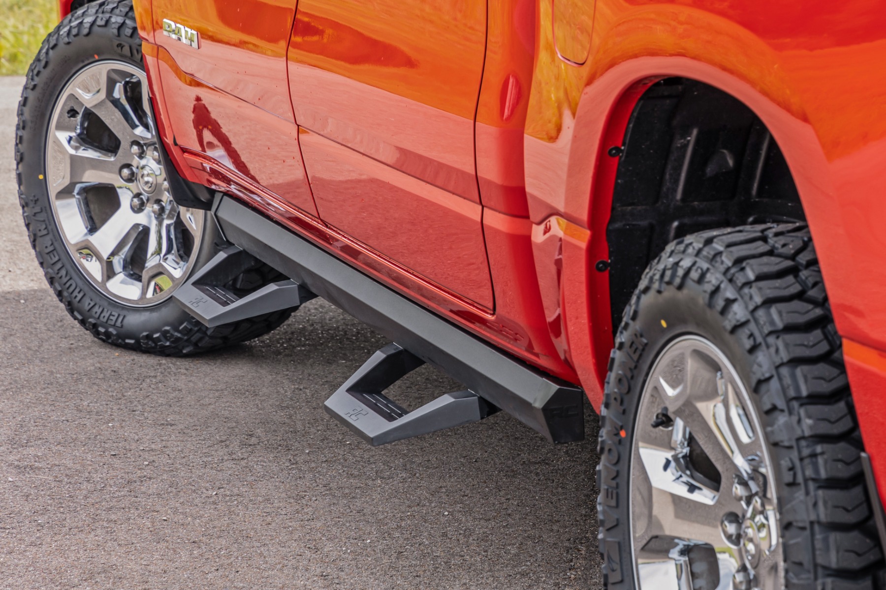 SRX2 verstellbare Aluminium-Trittstufe | Doppelkabine | RAM 1500 (19–26)/1500 TRX (21–24) — Bild 5