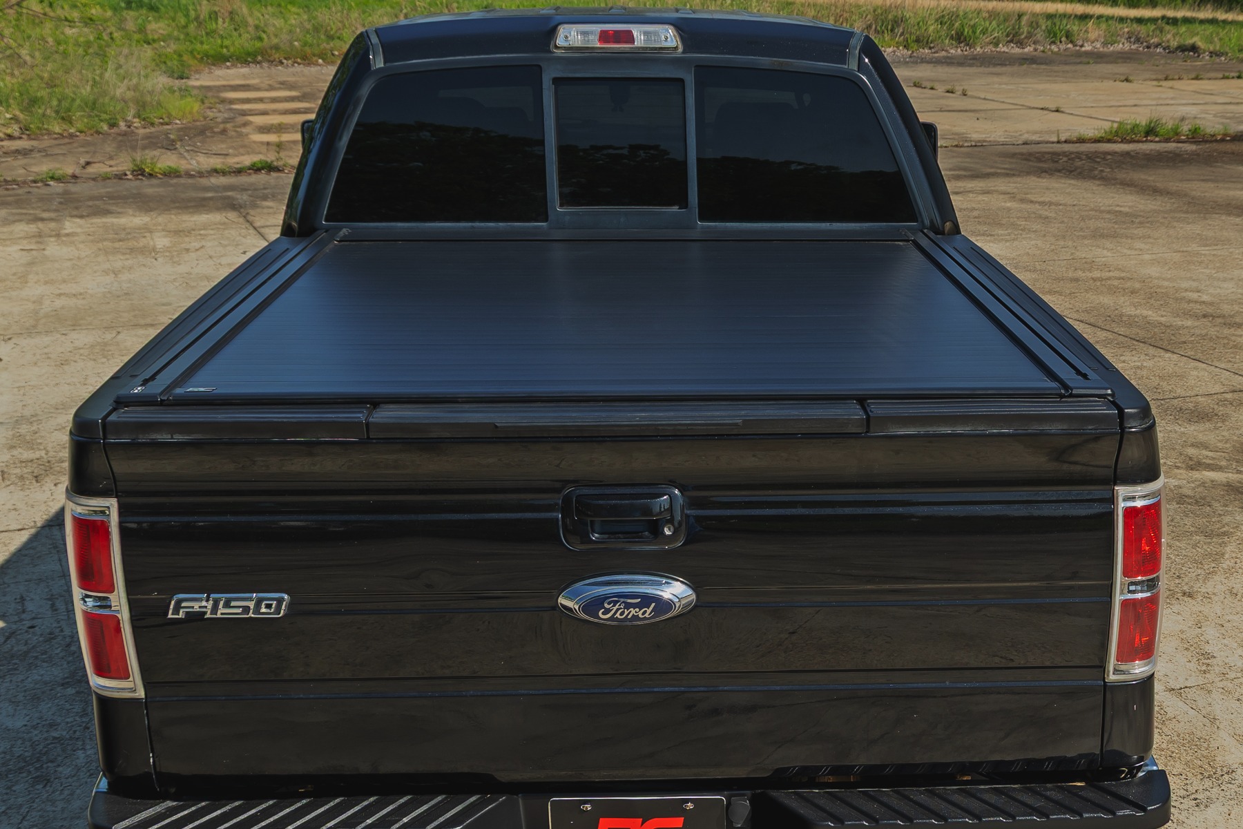 Elektrisch versenkbare Ladeflächenabdeckung | 5'7" Ladefläche | Ford F-150 2WD/4WD (2009–2014) — Bild 3