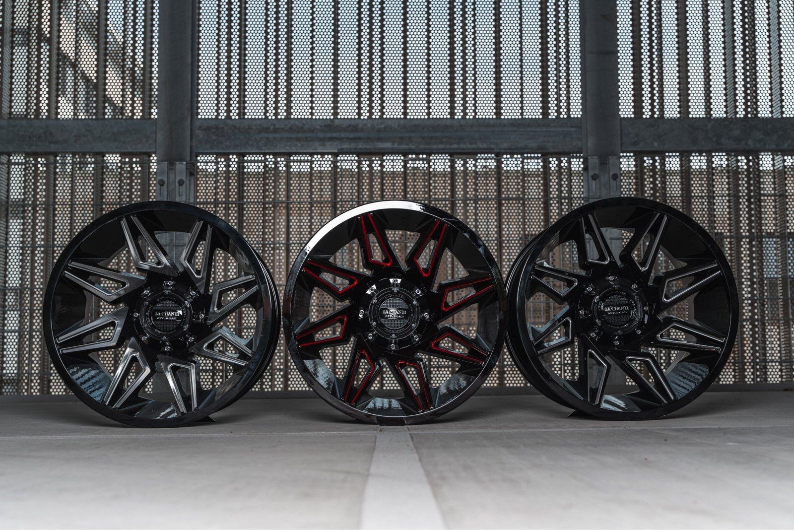 La Chanti OF11 | Glossy Black Milled · 12J×20" · ET-44 | 5x127 / 5x139.7
