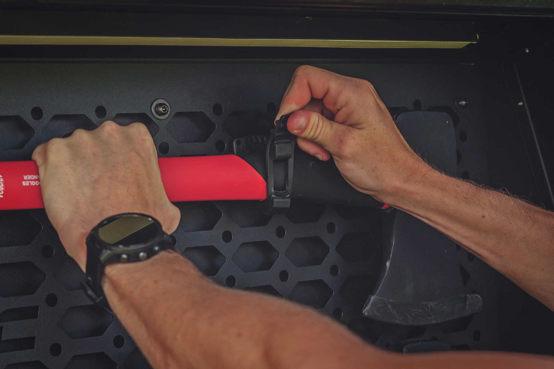 Bed Cap Molle Panel Side Storage Bin | Drivers Side | Jeep Gladiator JT (20-26) — Bild 5