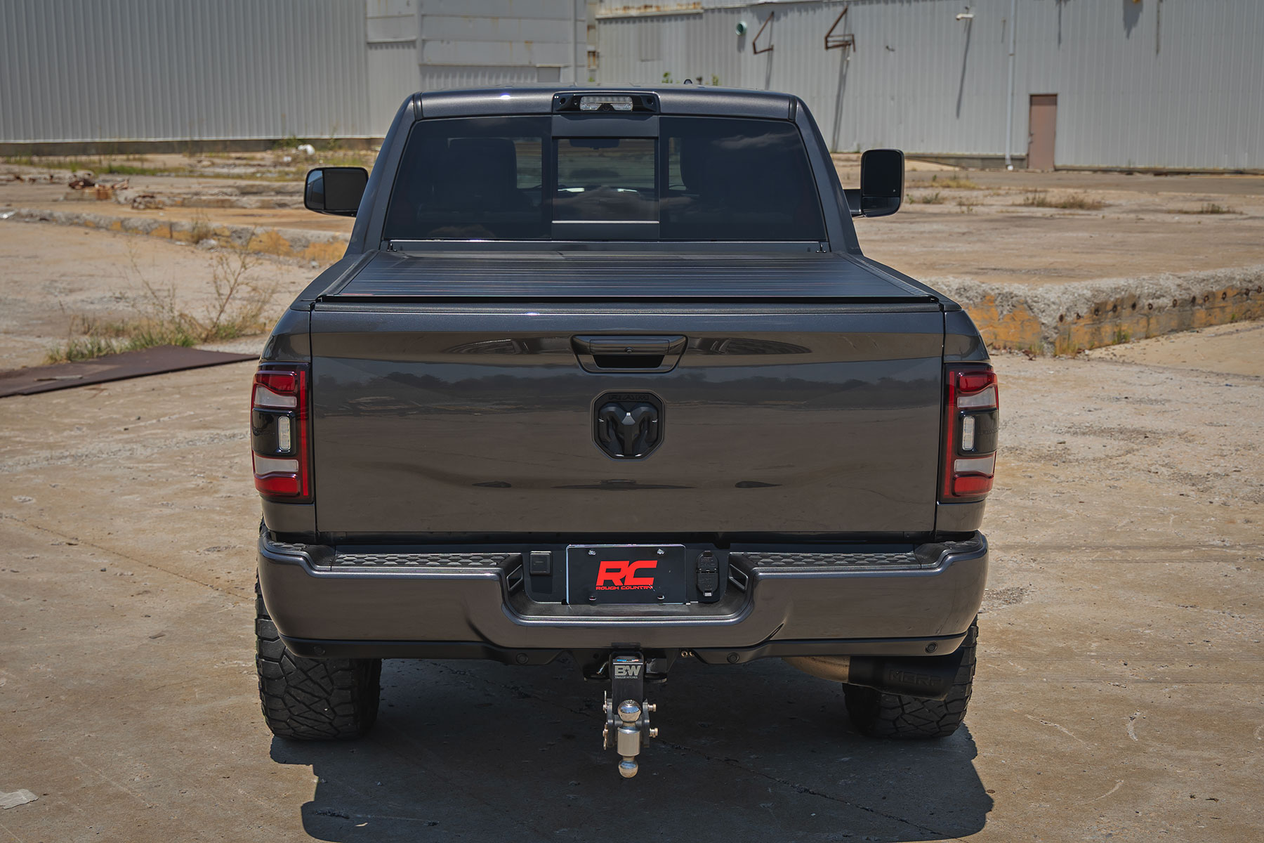 Feste, aufrollbare Ladeflächenabdeckung | 6'4 Zoll Ladefläche | RAM 1500 (09–18)/2500 (09–26) — Bild 4