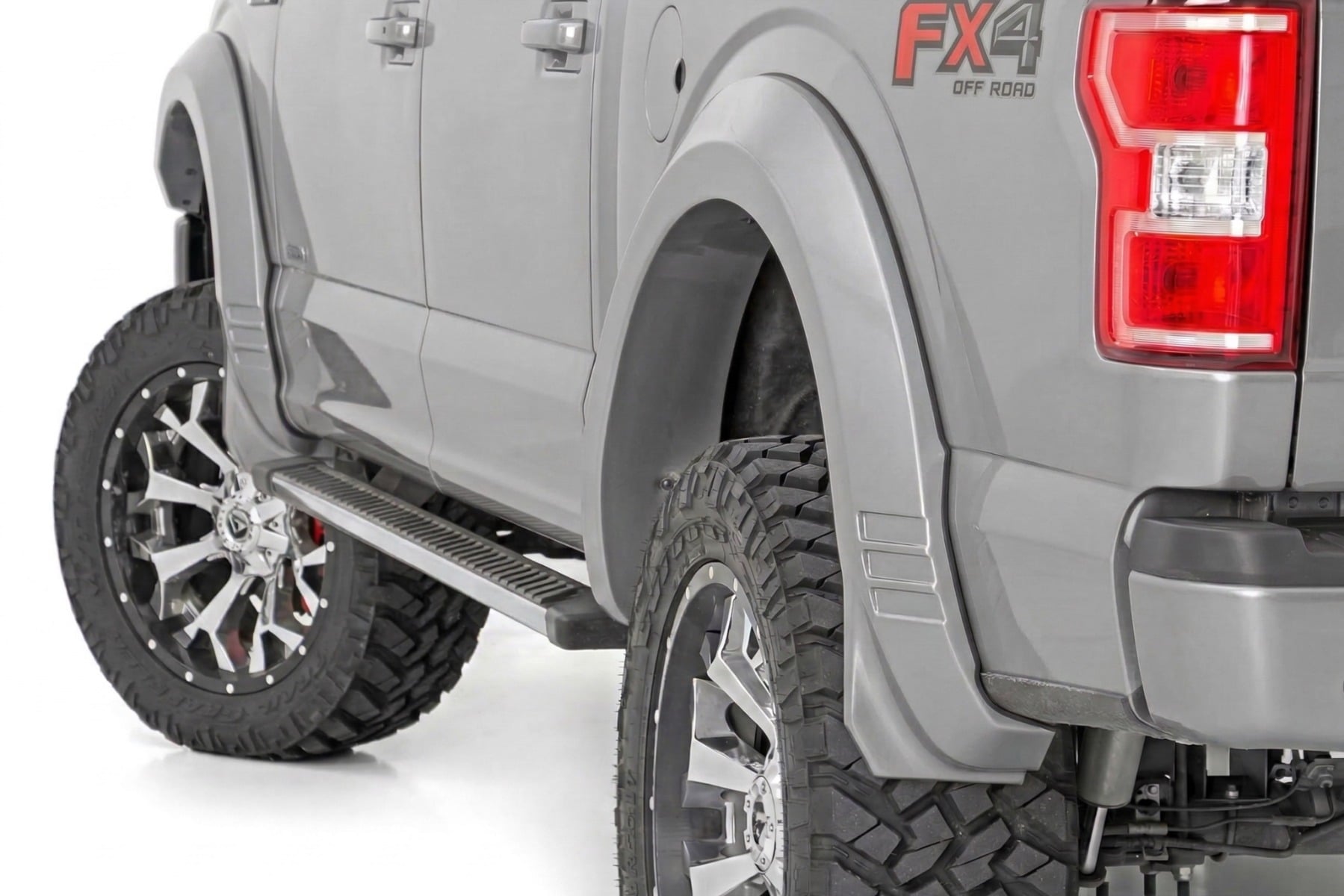 SF1 Kotflügelverbreiterungen | UX Ingot Silver Metallic | Ford F-150 2WD/4WD (18–20) — Bild 7