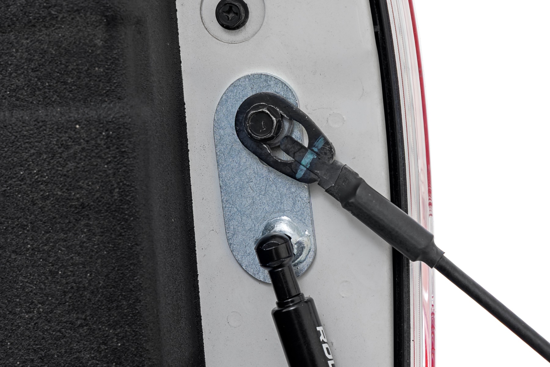 Heckklappenassistent | Nissan Titan 2WD/4WD (2017–2024) — Bild 3