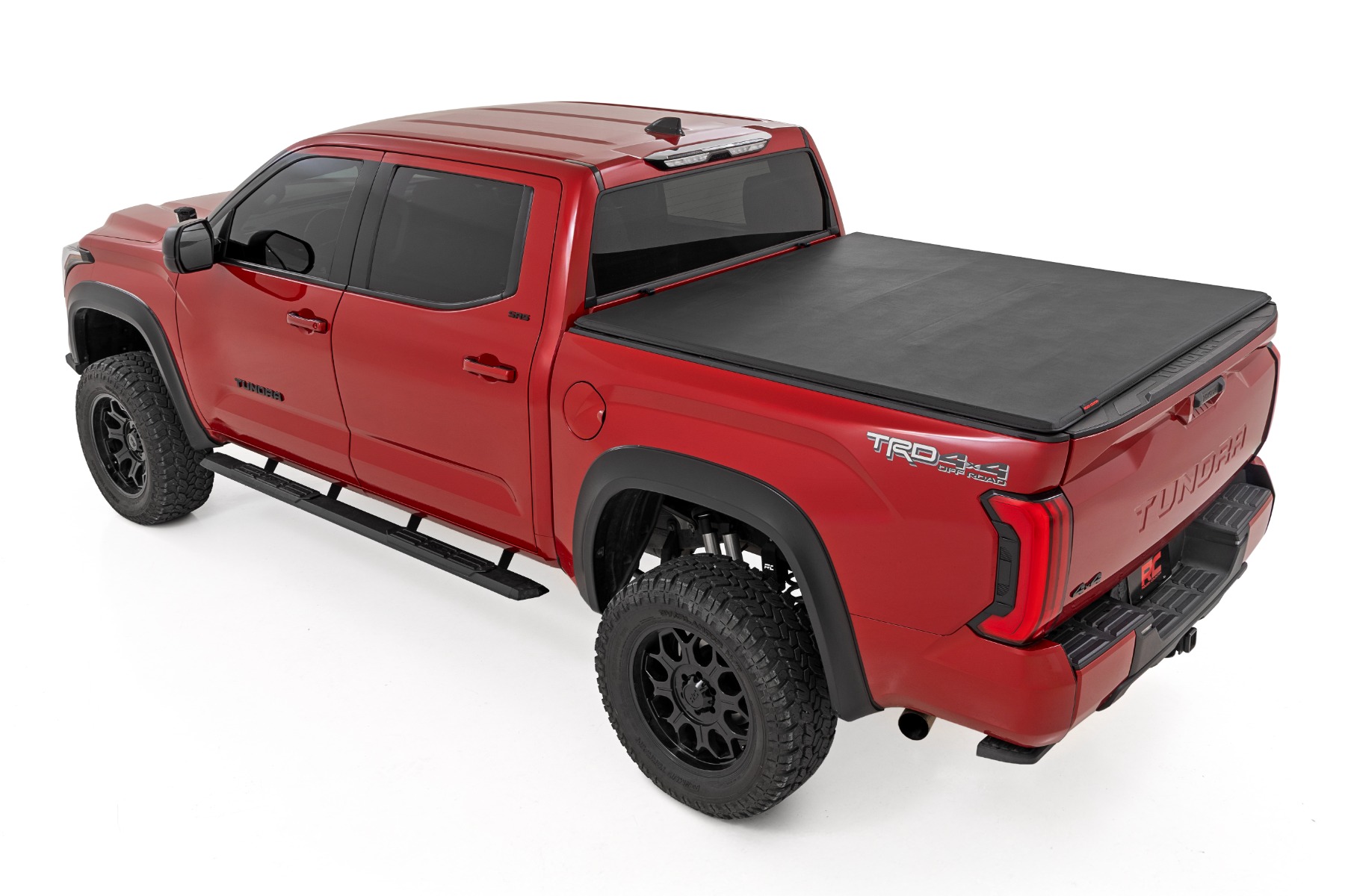 Weiche, dreifach faltbare Ladeflächenabdeckung | 5'7 Zoll | Mit und ohne Original-Relings | Toyota Tundra (22–26) — Bild 4