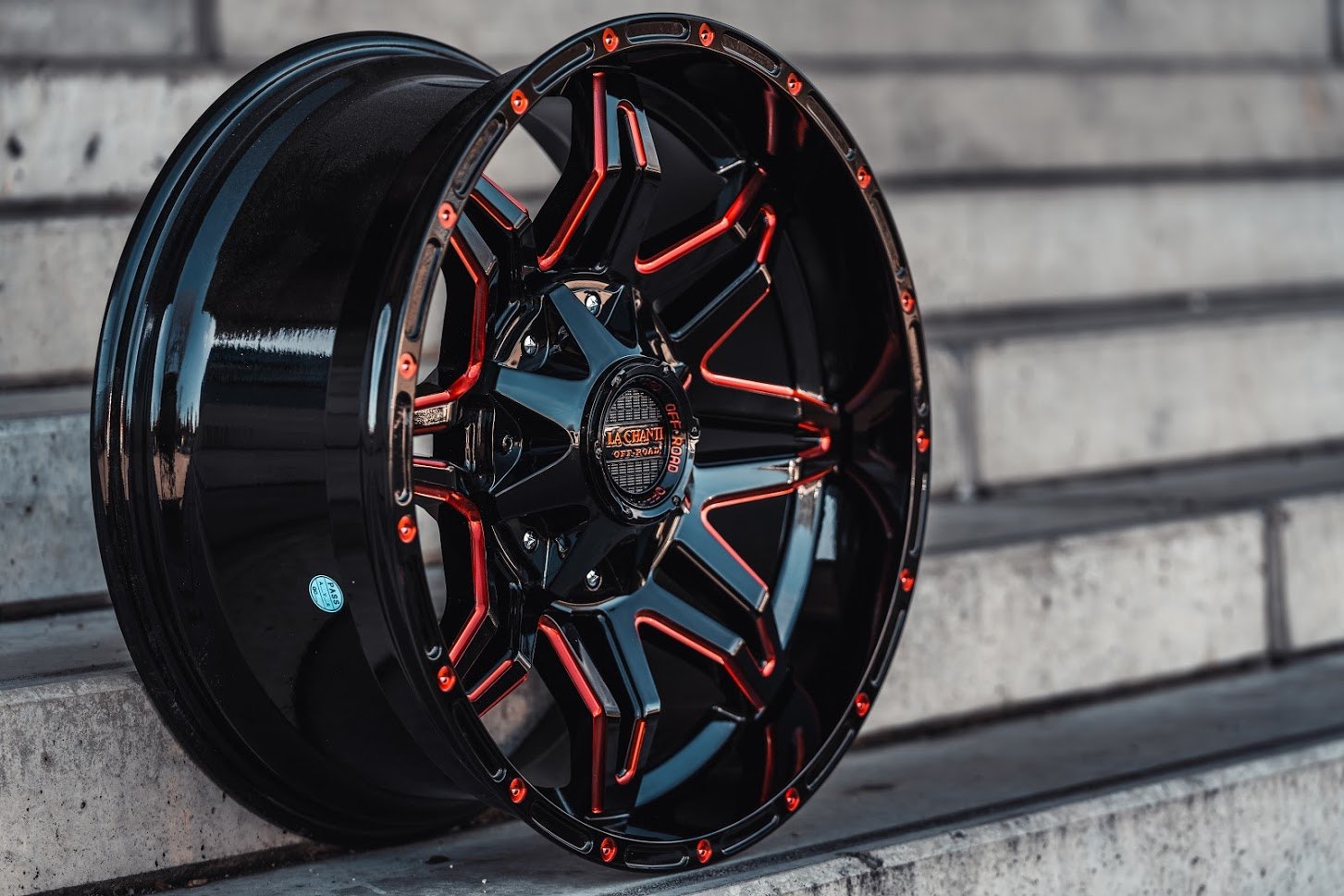 La Chanti OF3 | Glossy Red Milled · 9J×20" · ET0 | 6x135 / 6x139.7 — Bild 3